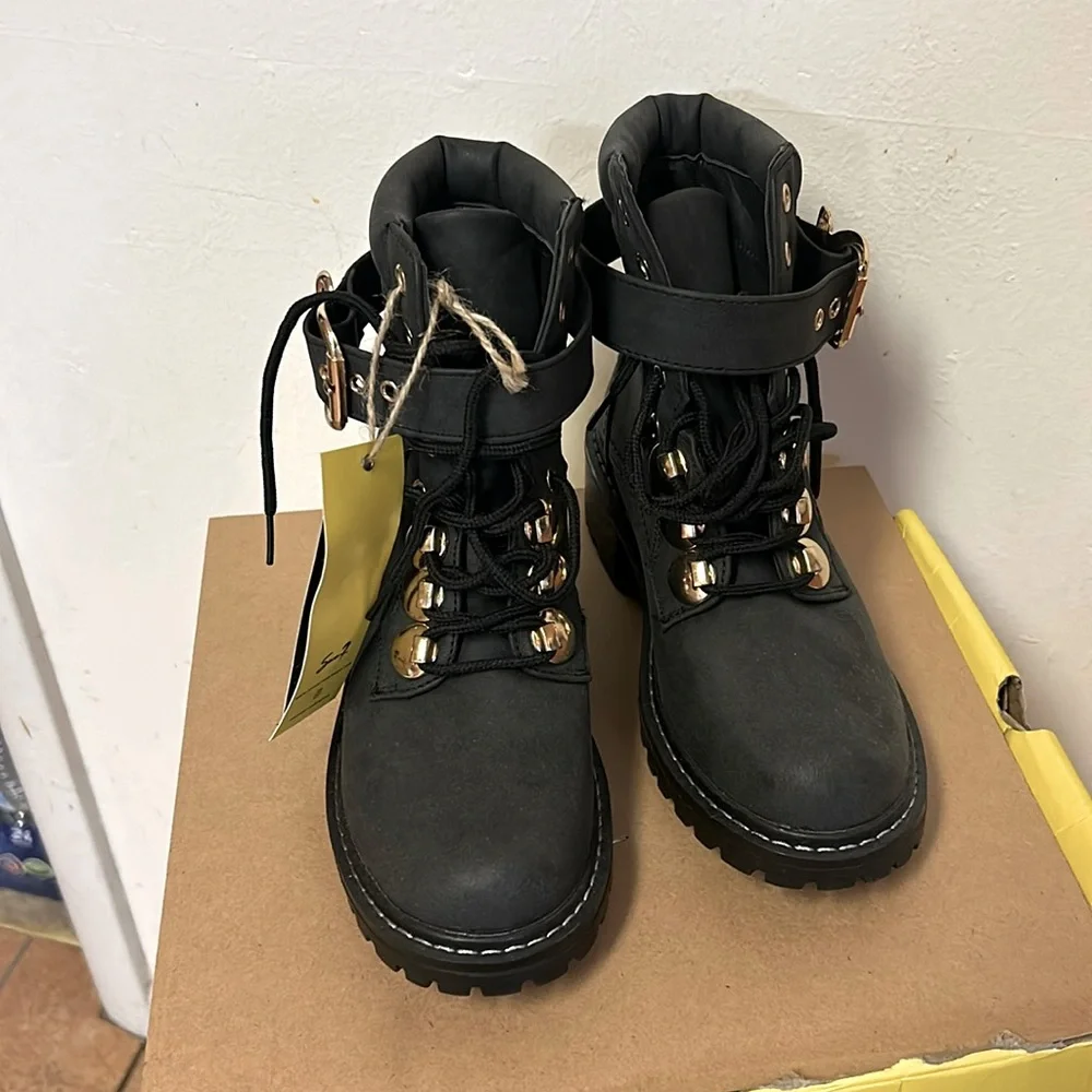 NWT Seven 7 Women Himalaya Black Lace-up Hiker Combat Boot with Block Heel. - Picture 1 of 9